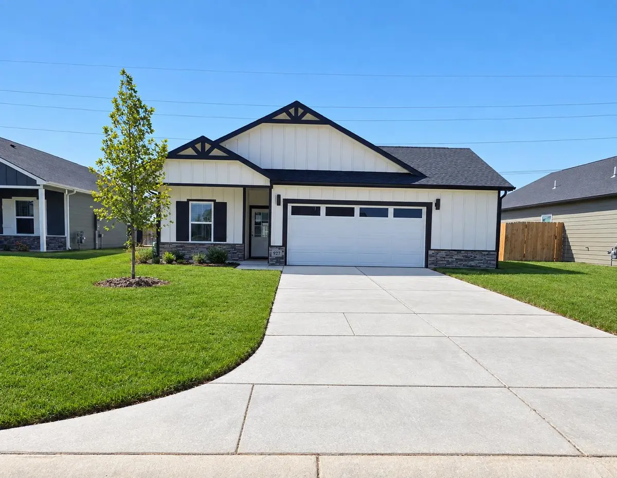 927 N Forestview St, Wichita, KS 67235