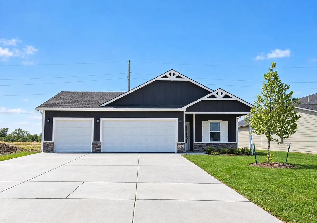 915 N Forestview St, Wichita, KS 67235