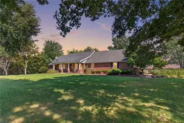 12692 Elm Park RD, Lexington, MO 64067