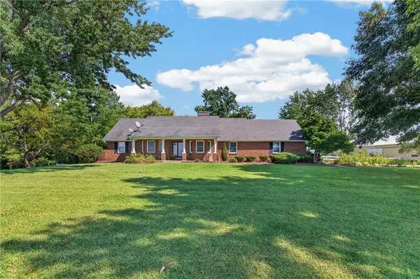 12692 Elm Park RD, Lexington, MO 64067