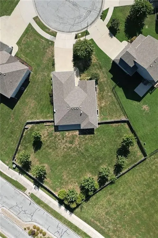 702 Andy CT, Belton, MO 64012