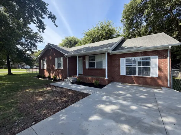 301 Summer Dr, Smyrna, TN 37167