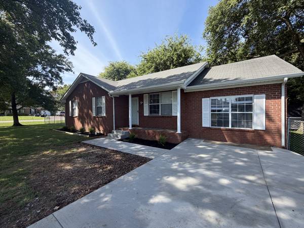 301 Summer Dr, Smyrna, TN 37167