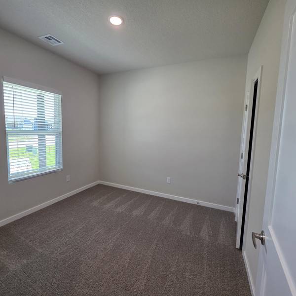 927 N Forestview St, Wichita, KS 67235