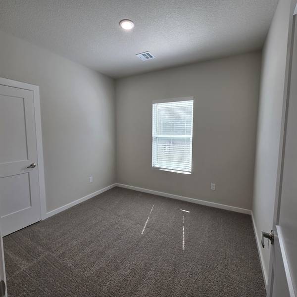 927 N Forestview St, Wichita, KS 67235
