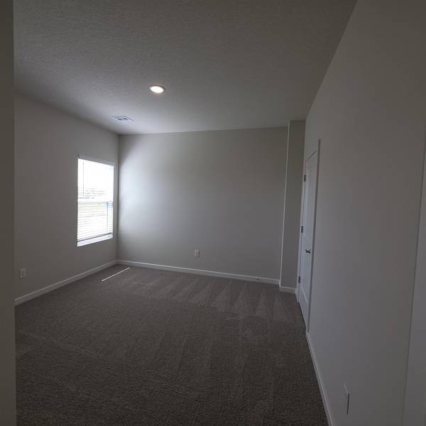 915 N Forestview St, Wichita, KS 67235
