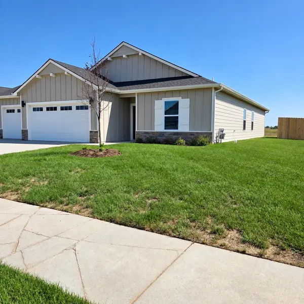 932 N Forestview St, Wichita, KS 67235