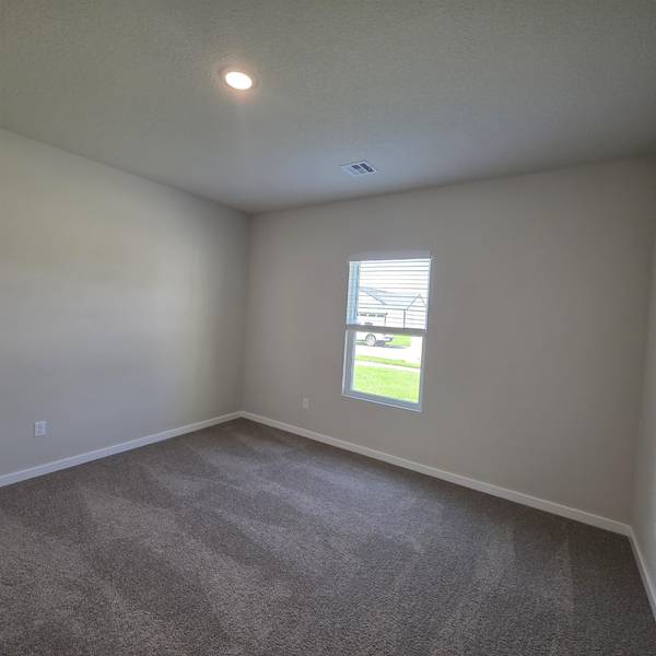 932 N Forestview St, Wichita, KS 67235