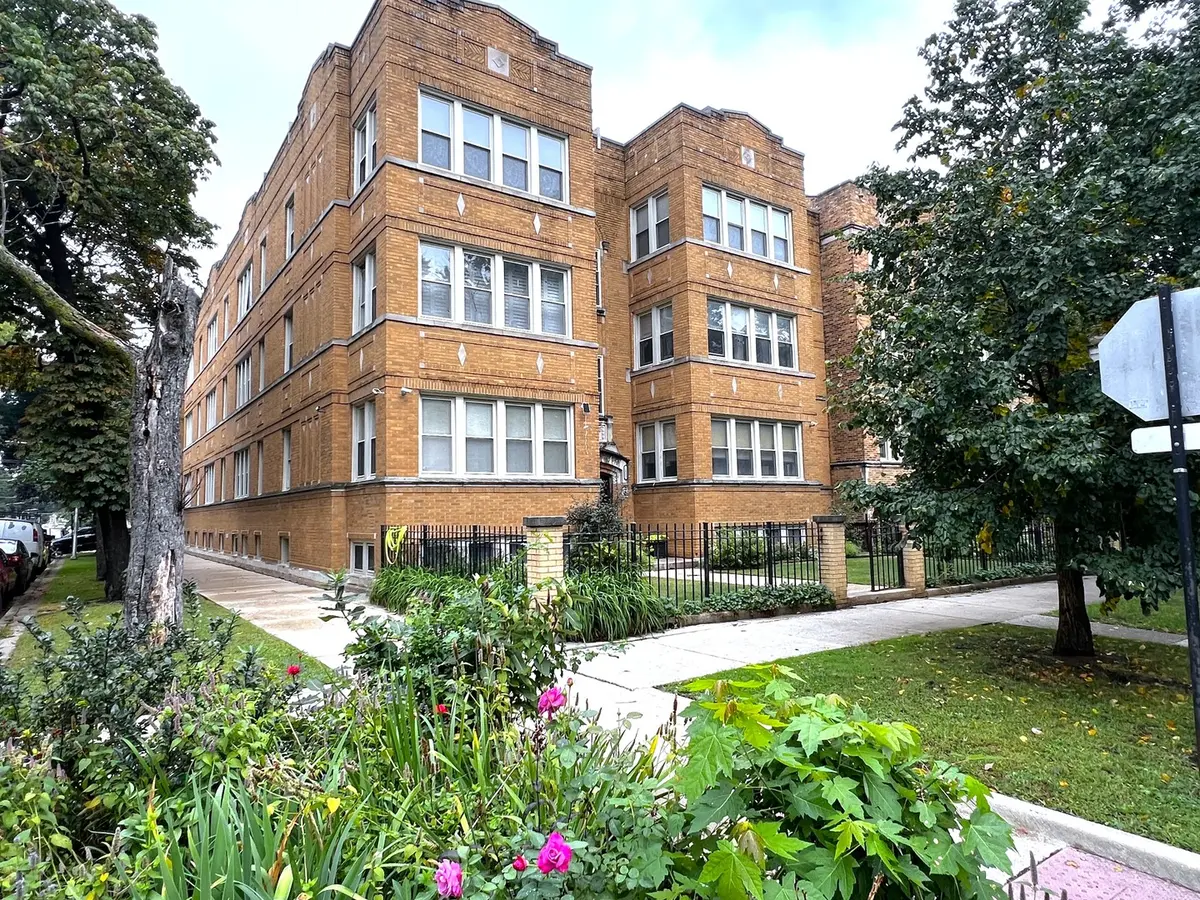 7433 N HOYNE AVE #2, Chicago, IL 60645