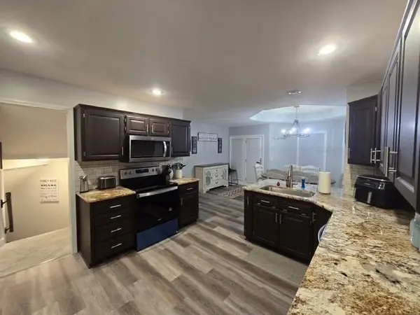 910 Sweet Cherry PL, Belton, MO 64012