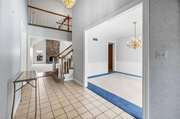 10546 Westgate ST, Overland Park, KS 66215