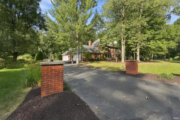 10727 Country Wood TRL, Fort Wayne, IN 46845