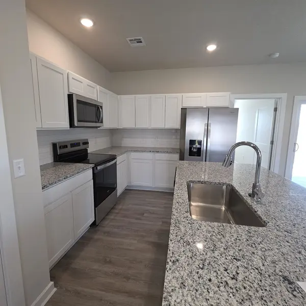 904 N Forestview Ct, Wichita, KS 67235