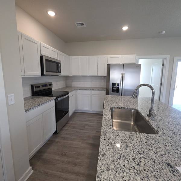 904 N Forestview Ct, Wichita, KS 67235