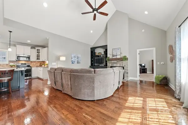 1258 10th Street PL NW, Hickory, NC 28601