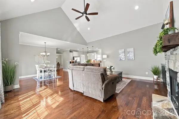 1258 10th Street PL NW, Hickory, NC 28601