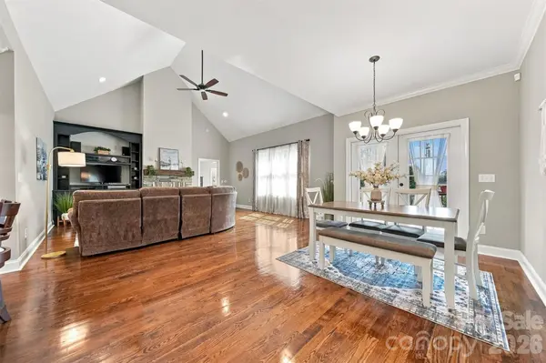 1258 10th Street PL NW, Hickory, NC 28601