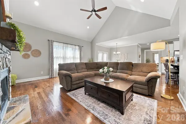 1258 10th Street PL NW, Hickory, NC 28601