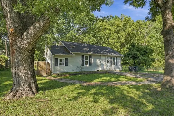 815 PINE ST, Pleasant Hill, MO 64080