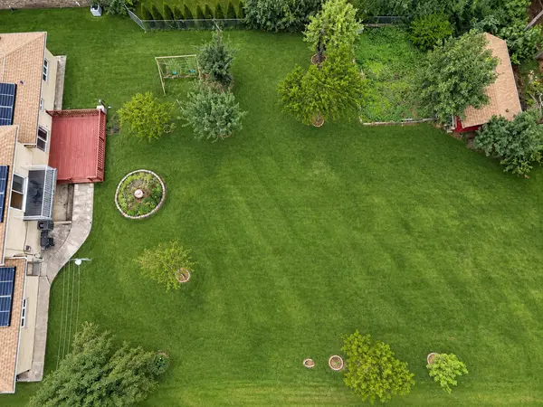 1428 Roslyn RD, Schaumburg, IL 60193