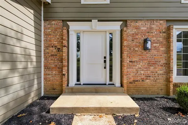 1674 Old Baxter RD, Chesterfield, MO 63017