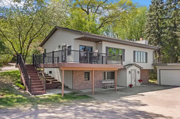 9984 Bonnie Glen Pkwy, Chisago City, MN 55013