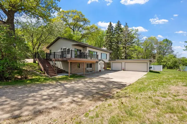 9984 Bonnie Glen Pkwy, Chisago City, MN 55013
