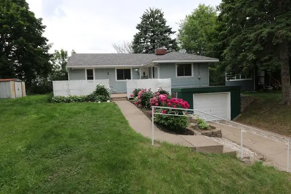 1256 Highway 36 W, Roseville, MN 55113