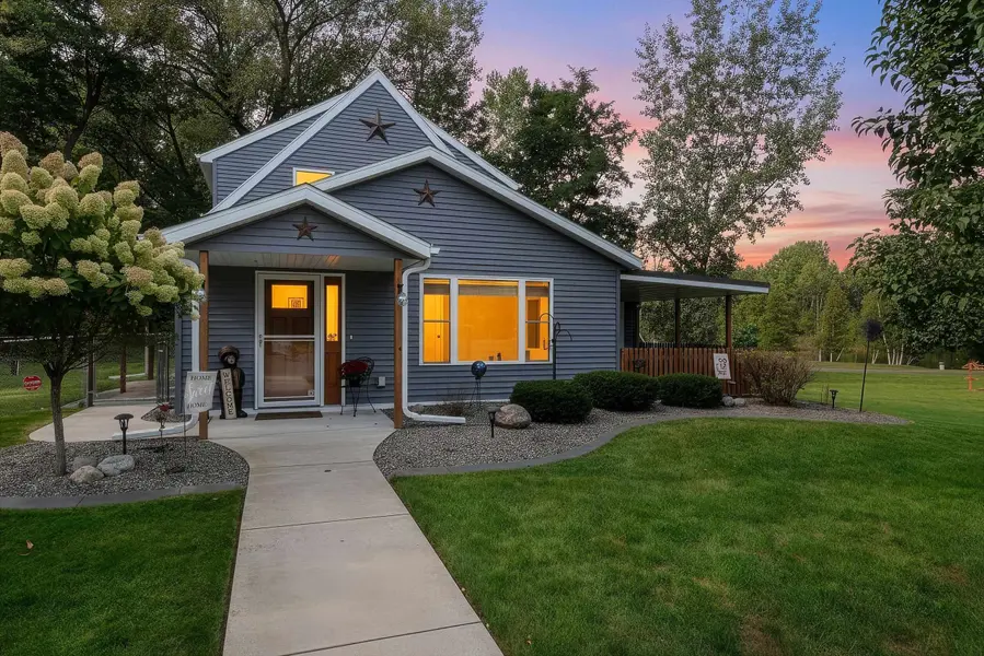 2934 AIRPORT RD, Oconto, WI 54153