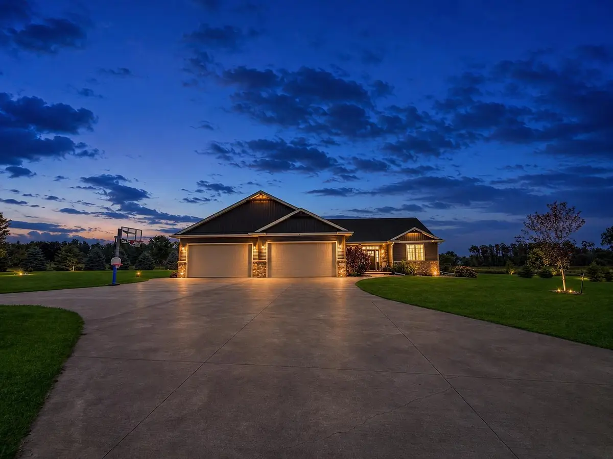 E9353 GORDON RD, Fremont, WI 54940