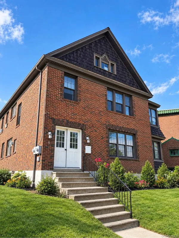 6 View AVE, Call Listing Agent, NY 12209