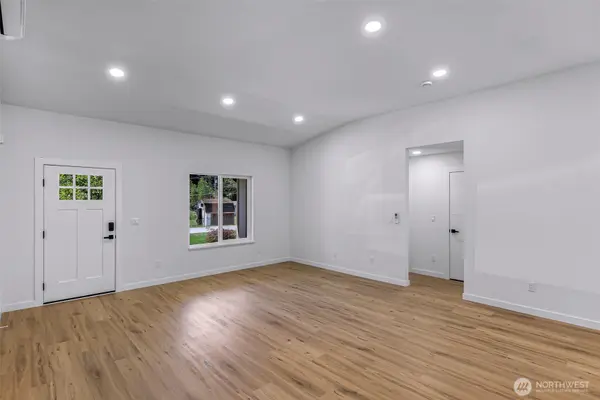 7934 Oregon TRL, Maple Falls, WA 98266