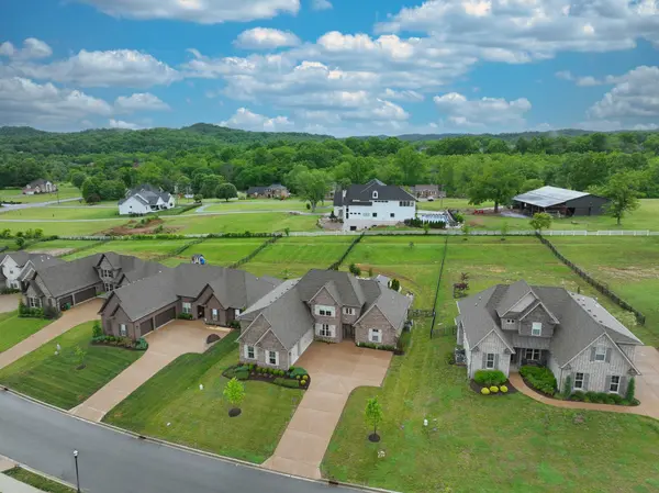 963 Luxborough Dr, Hendersonville, TN 37075