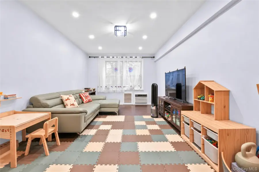 26-25 Union ST #1C, Flushing, NY 11354
