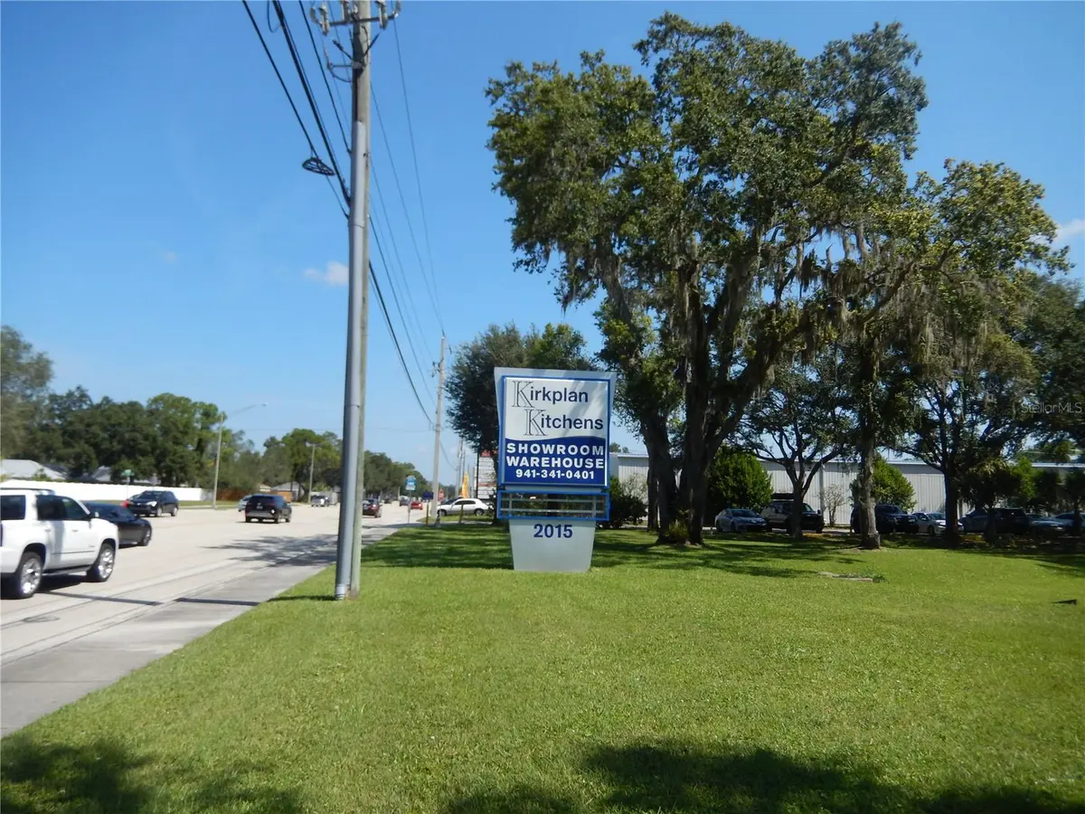 2015 CATTLEMEN RD, Sarasota, FL 34232