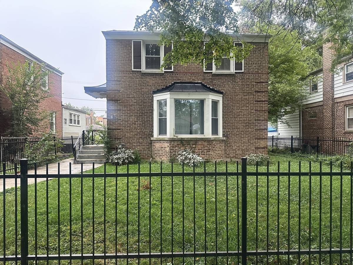 9939 S Paxton AVE, Chicago, IL 60617