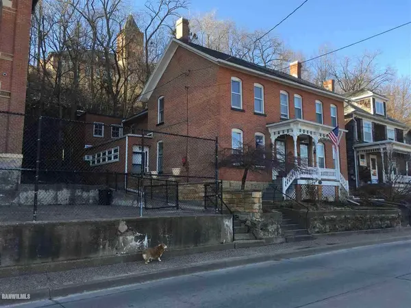 409 S Bench Street, Galena, IL 61046