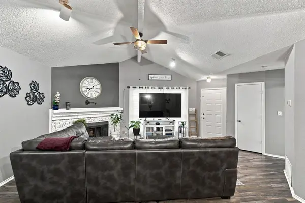 506 W Warrior Trail, Grand Prairie, TX 75052