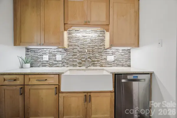35 Clement DR, Asheville, NC 28805
