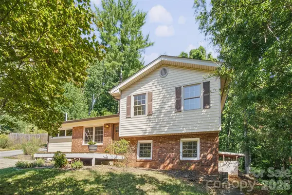 35 Clement DR, Asheville, NC 28805