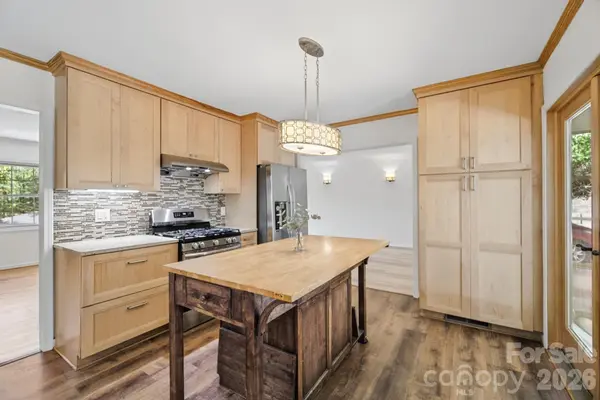 35 Clement DR, Asheville, NC 28805