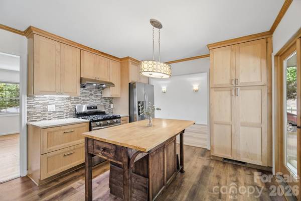 35 Clement DR, Asheville, NC 28805