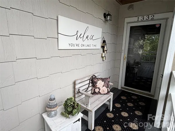 1332 Torrence CIR, Davidson, NC 28036