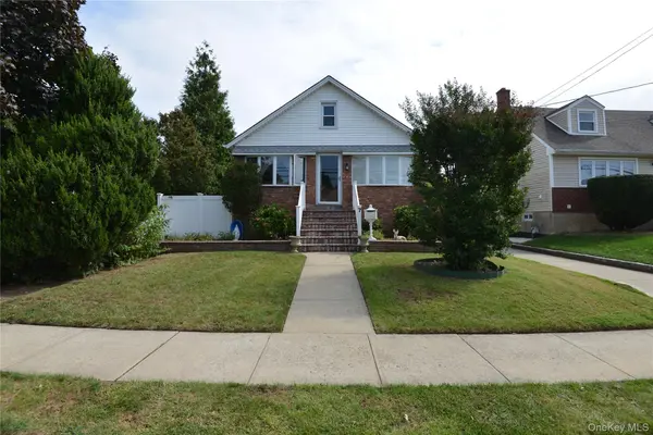 7 S Bay AVE, Freeport, NY 11520