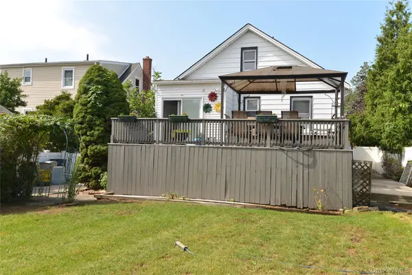 7 S Bay AVE, Freeport, NY 11520
