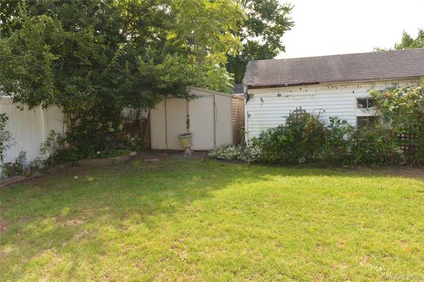 7 S Bay AVE, Freeport, NY 11520