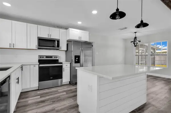 246 MAGELLAN DR, Sarasota, FL 34243