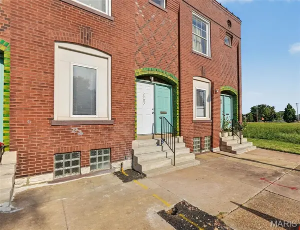 2703 N Spring AVE, St Louis, MO 63113