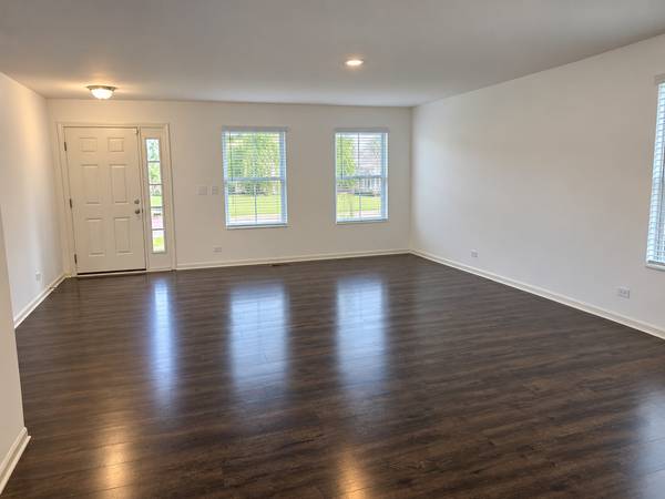 202 Minuet CIR, Volo, IL 60073