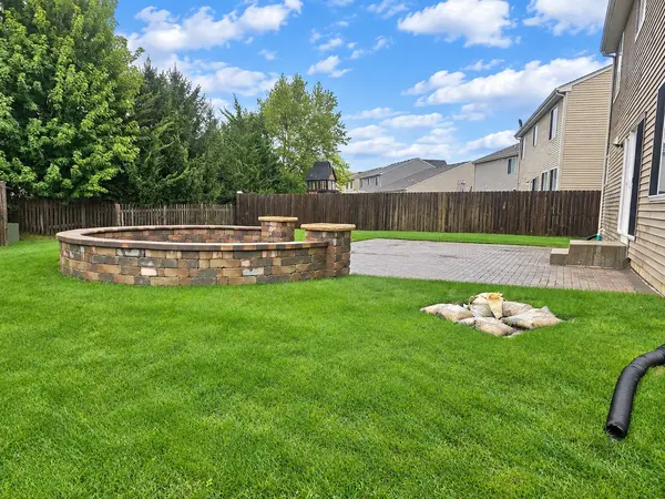 202 Minuet CIR, Volo, IL 60073